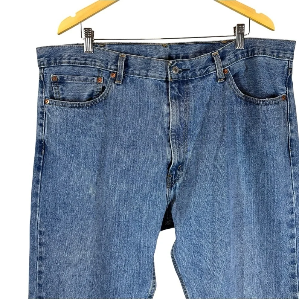 LEVI'S 505 Men's 42 X 30 Regular Fit Straight Medium Wash Denim Jeans